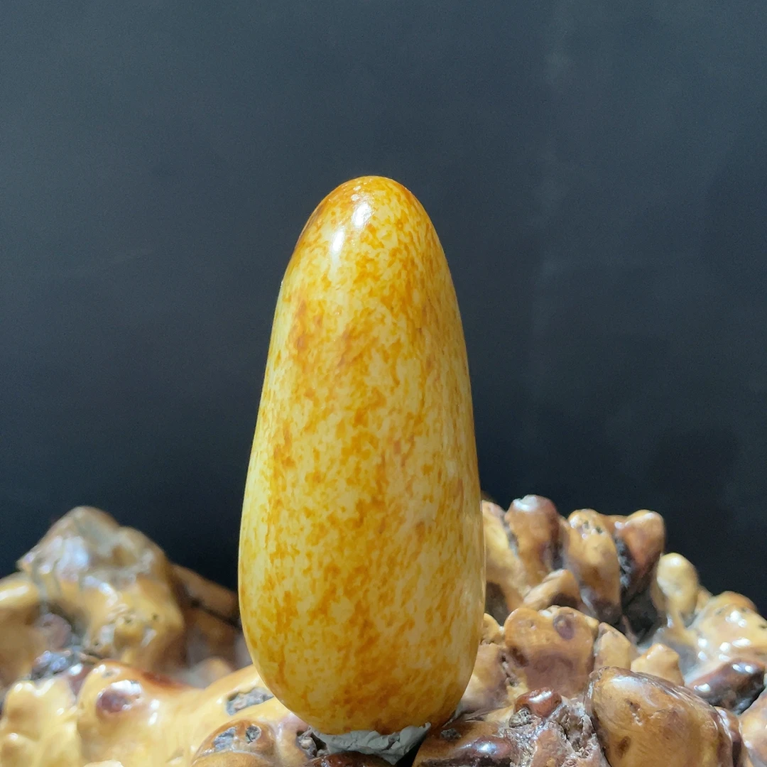 和田玉洒金皮籽料把件
