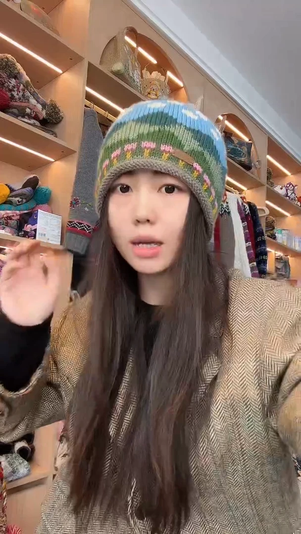 羊毛蓝天白云卷边帽