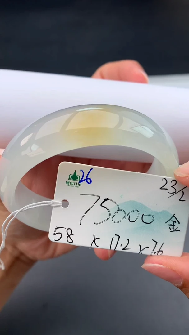 【闪购商品】翡翠手镯未镶嵌女神节#送礼#，下单联系客服核对地址~