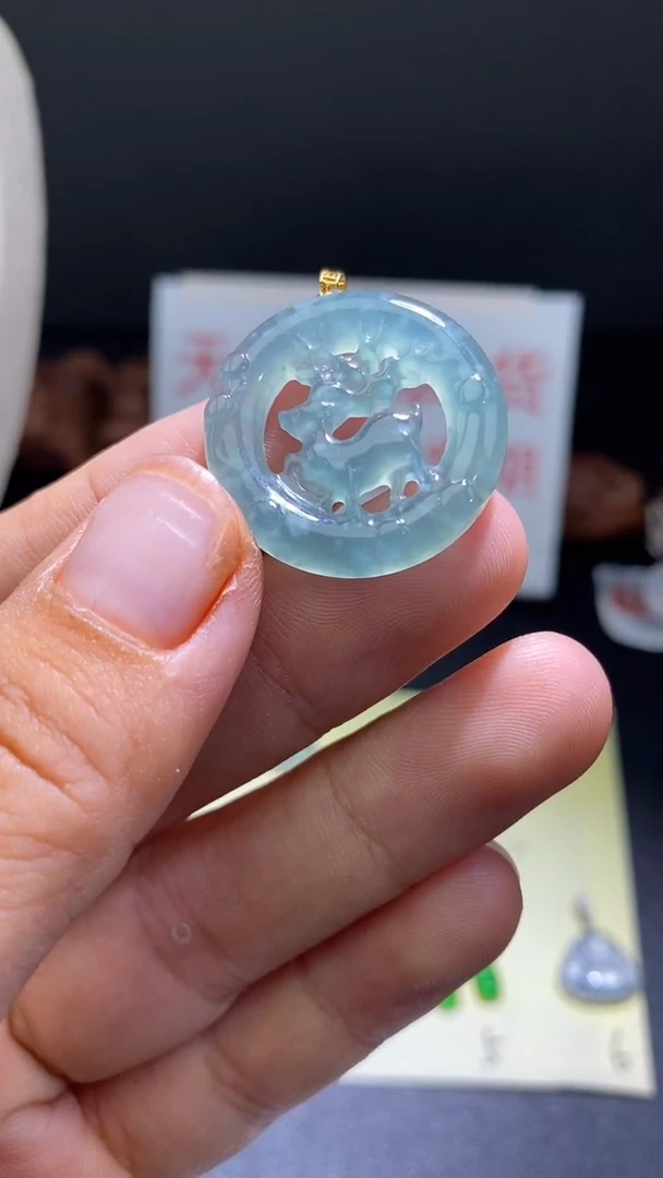翡翠18K金镶嵌颈饰翡翠吊坠