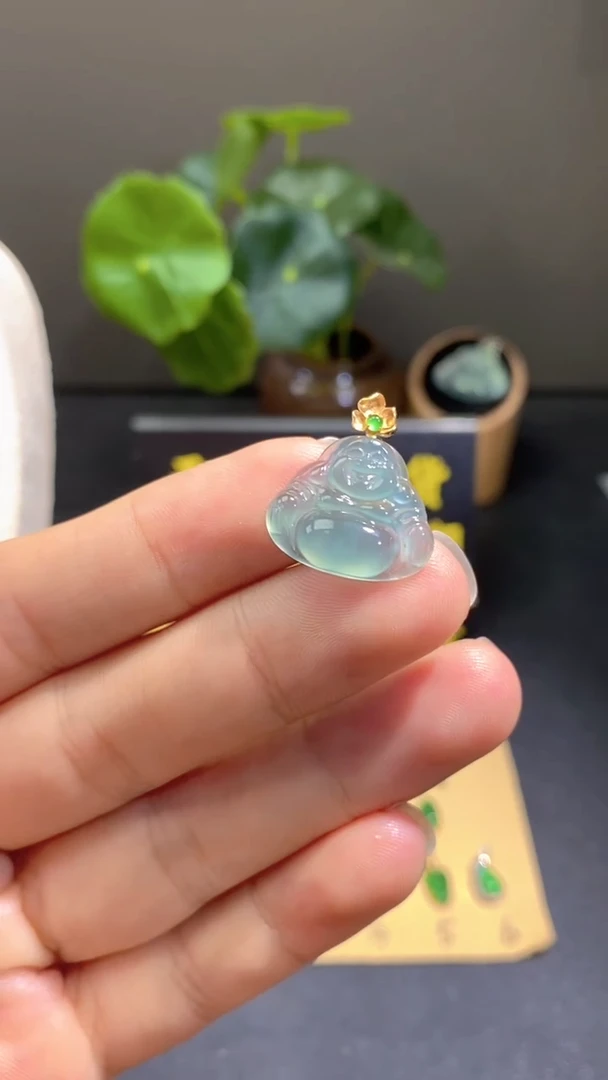 颈饰18K金镶嵌翡翠天然A货