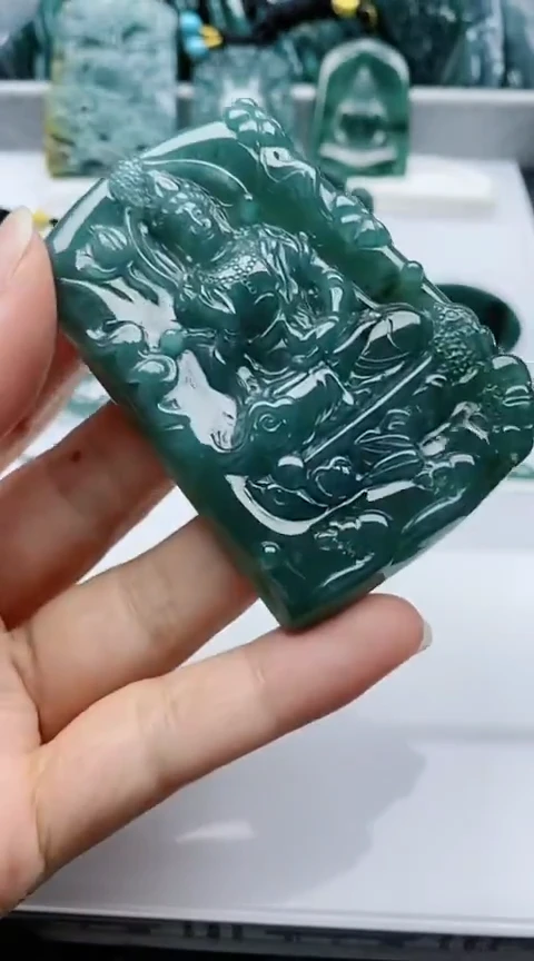 颈饰未镶嵌翡翠