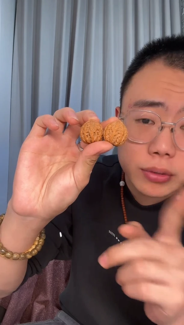 【闪购商品】文玩核桃吊坠小秋子一对（小手捻）