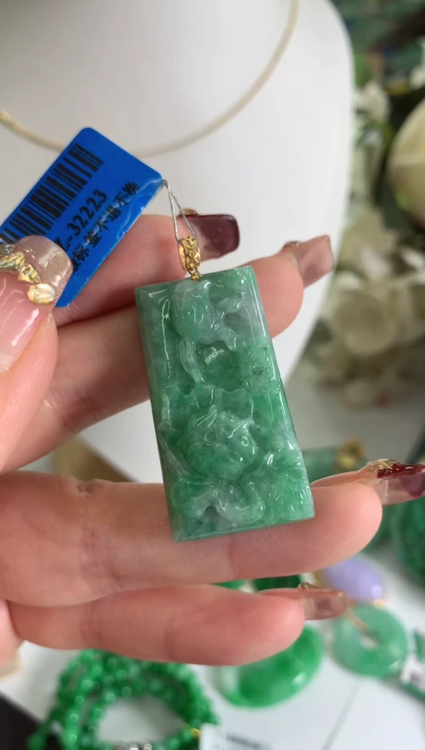 【闪购商品】翡翠吊坠(不含链)18K金镶嵌挂件