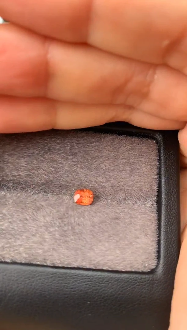 未镶嵌裸石定制尖晶石枕型 橙色调 0.52ct