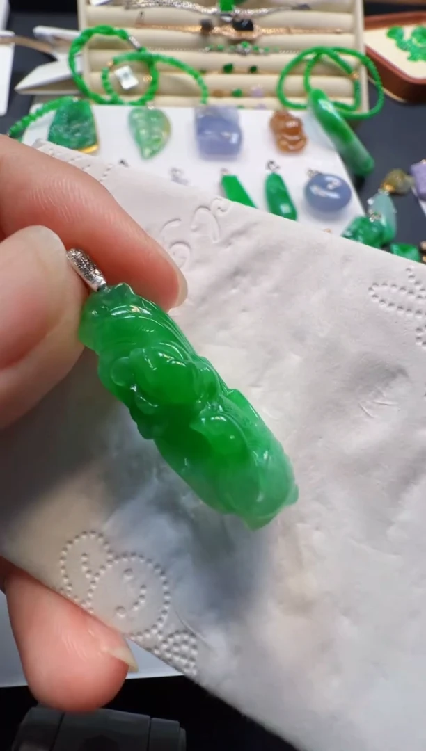 吊坠(不含链)18K金镶嵌翡翠4980