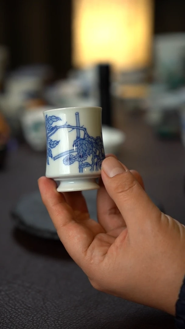 全手绘青花陶瓷花卉闻香杯