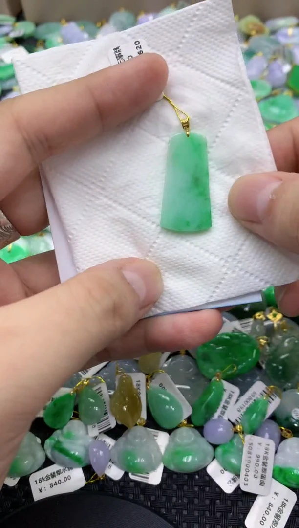 颈饰18K金镶嵌翡翠天然缅甸翡翠A货