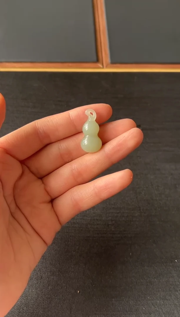 【闪购商品】和田玉吊坠(赠链)未镶嵌且末微色差近矿