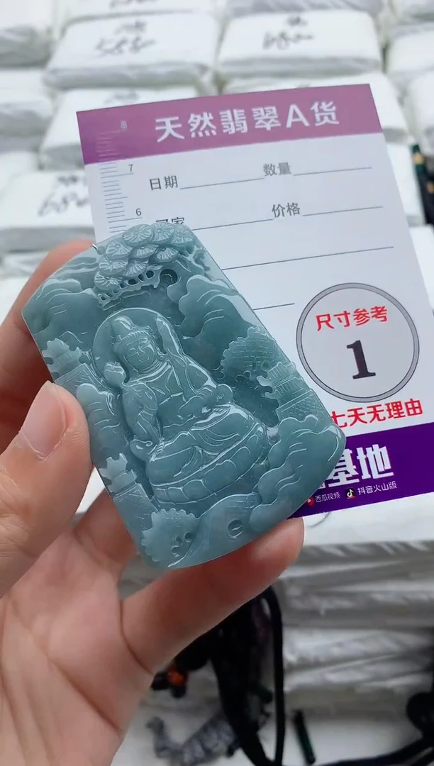 翡翠未镶嵌颈饰········