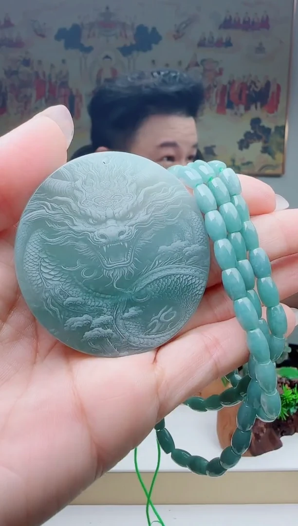 翡翠未镶嵌颈饰多样性发其一