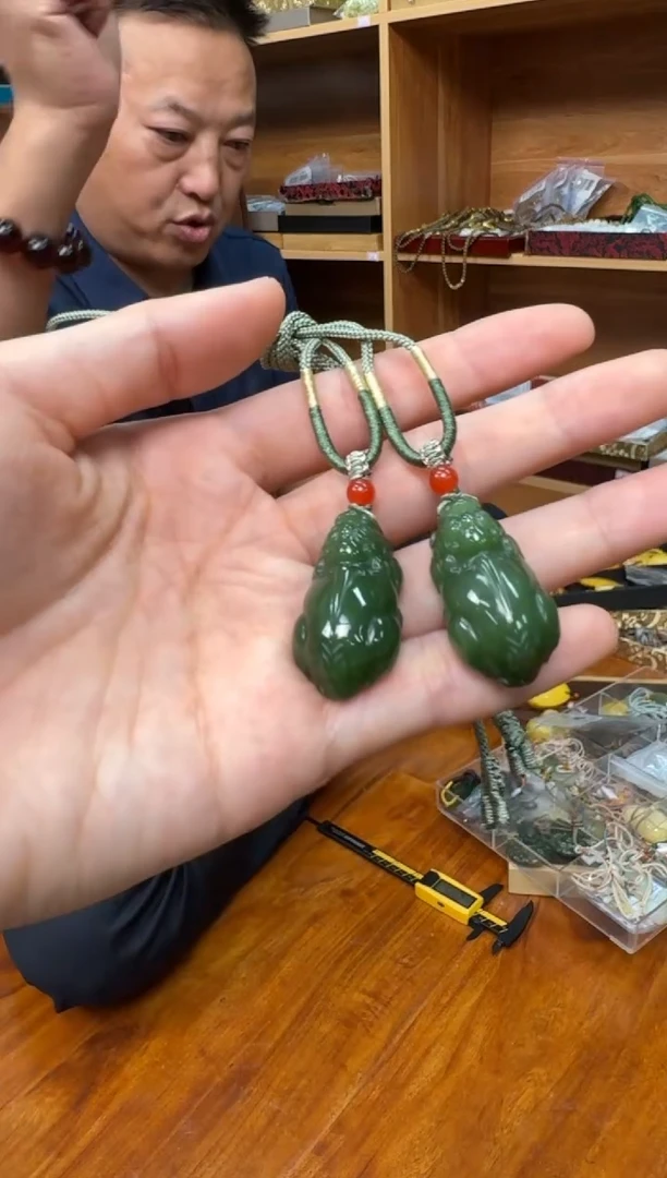 和田玉未镶嵌颈饰挂件多样性，发一