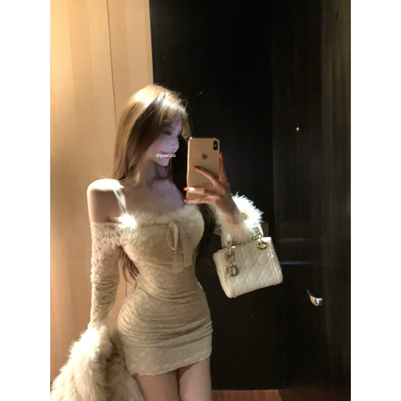 纯欲法式蕾丝拼接毛毛连衣裙女春季新款收腰修身露肩显瘦包臀短裙