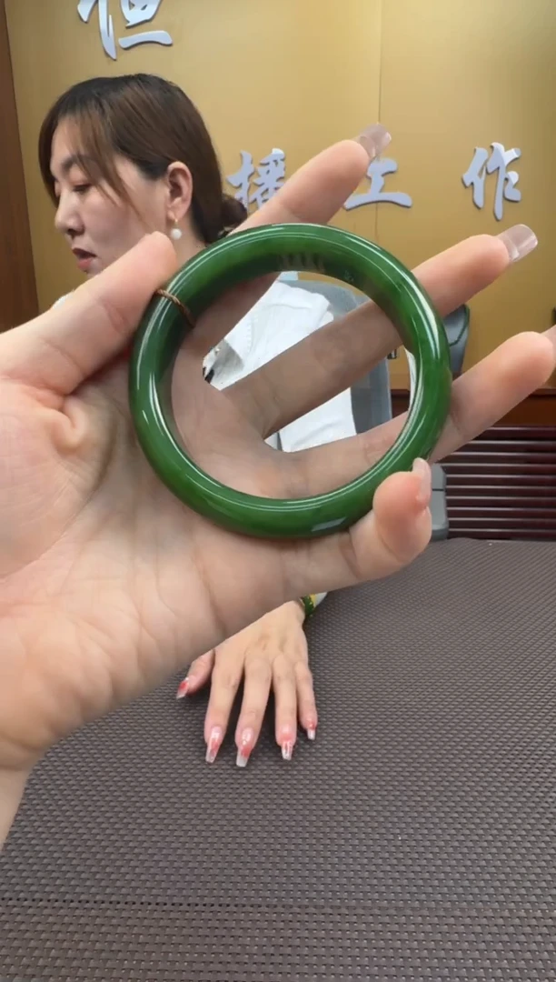 【闪购商品】和田玉手镯未镶嵌58