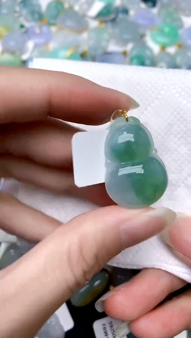 颈饰18K金镶嵌翡翠天然A货翡翠