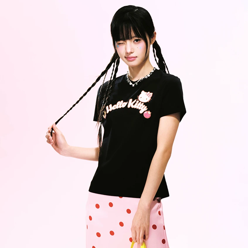 【HELLO KITTY联名】WHOOSIS 格纹logo女款短袖T恤时尚短款修身百搭