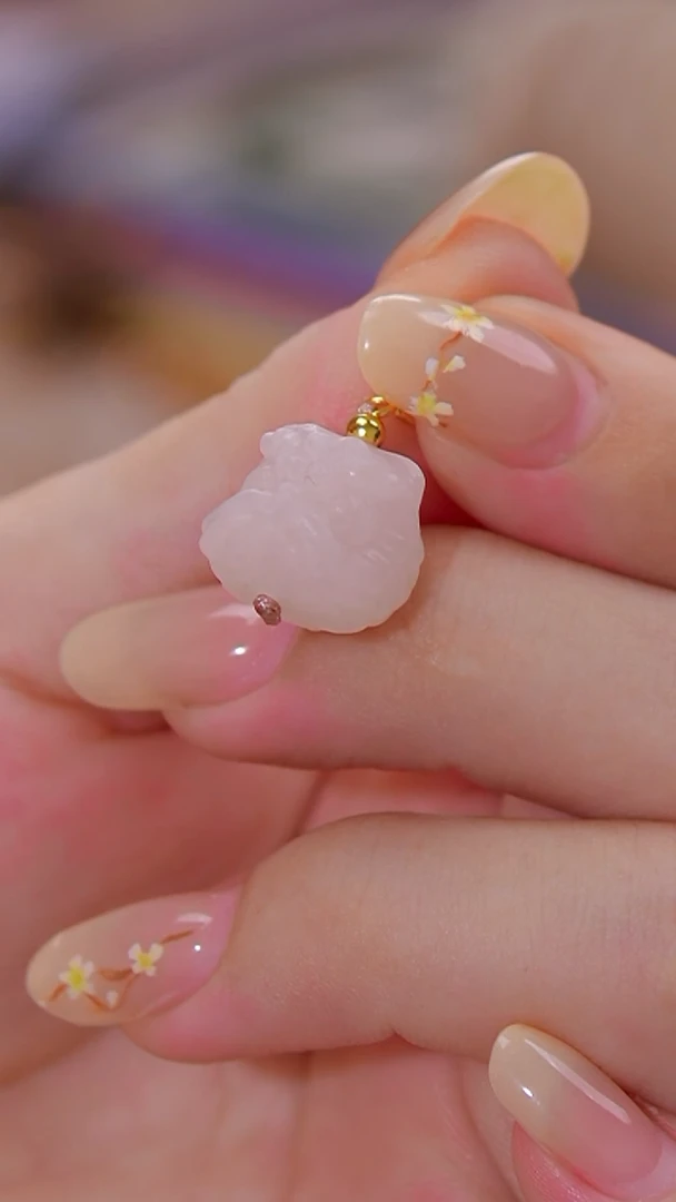 颈饰未镶嵌和田玉藕粉醒狮吊坠