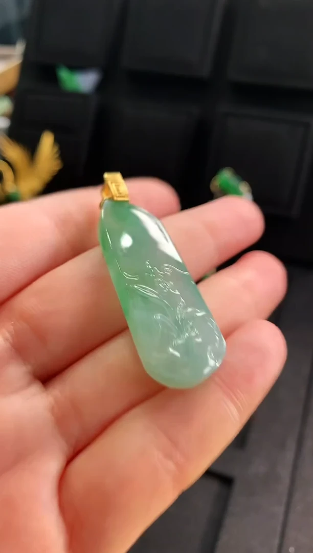 【闪购商品】翡翠吊坠(不含链)18K金镶嵌吊坠