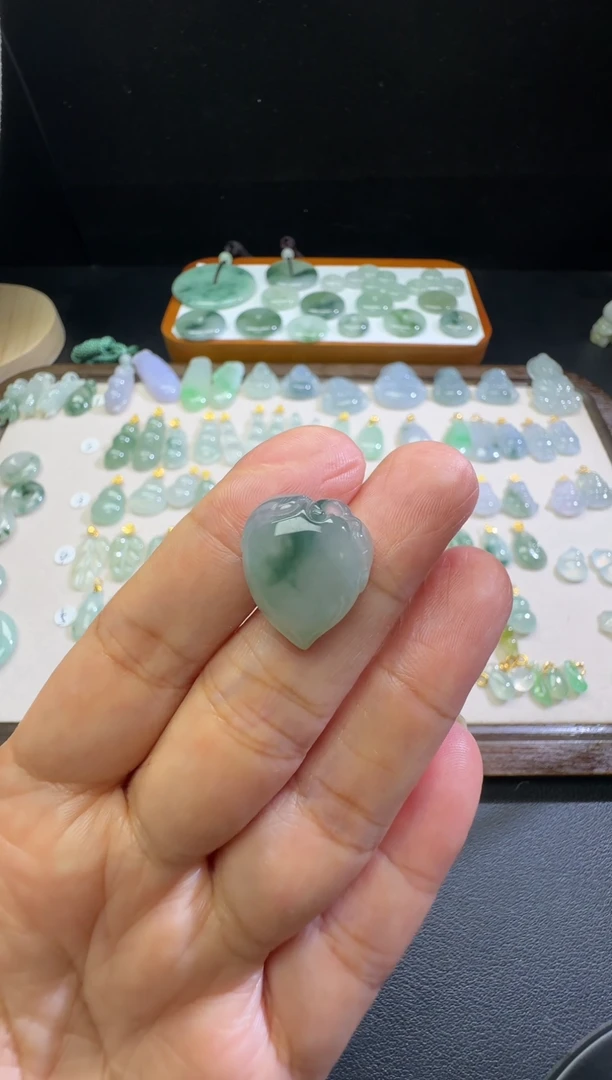 翡翠未镶嵌吊坠(不含链)小桃子78