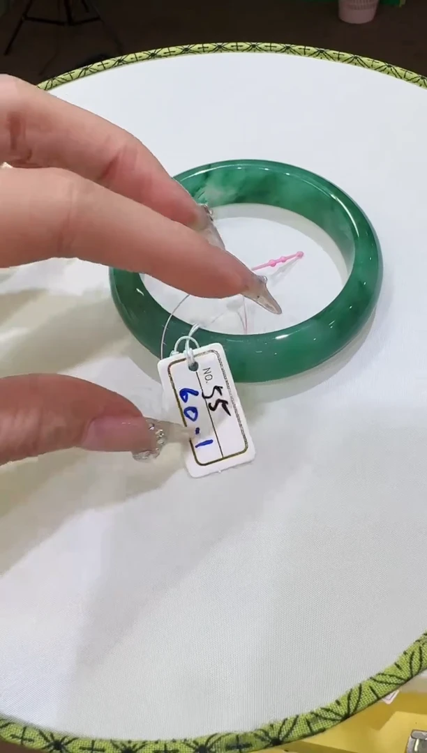 【闪购商品】石英质玉手镯未镶嵌55