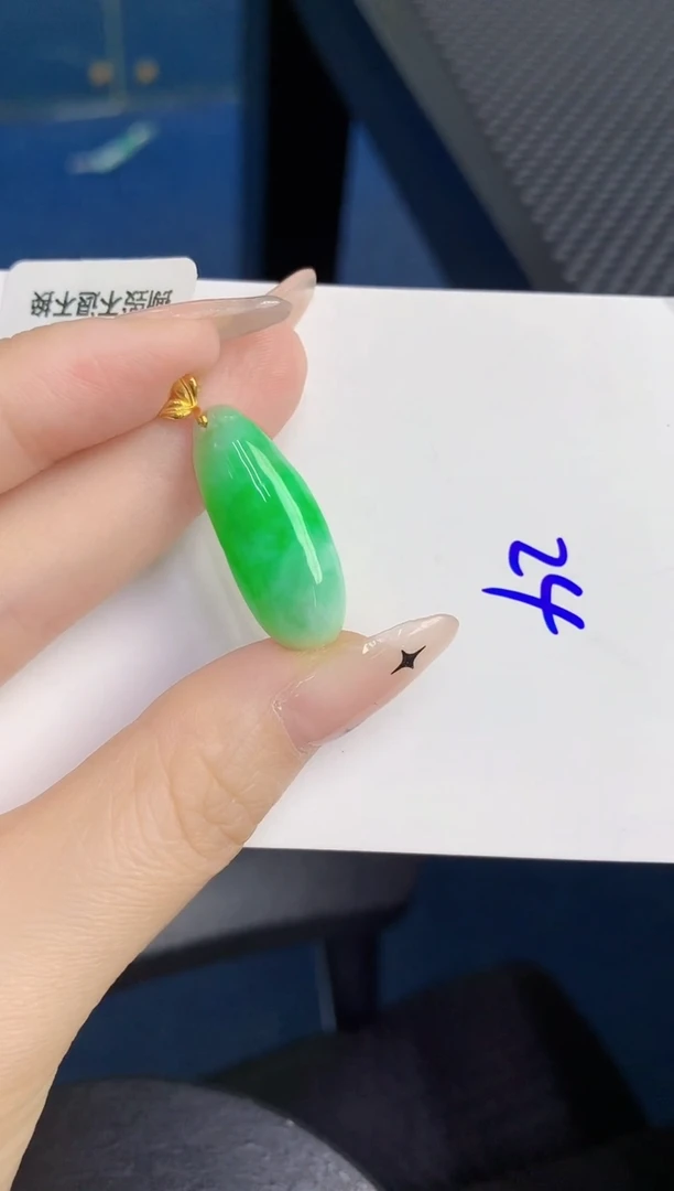 颈饰18K金镶嵌翡翠缅甸天然翡翠A货