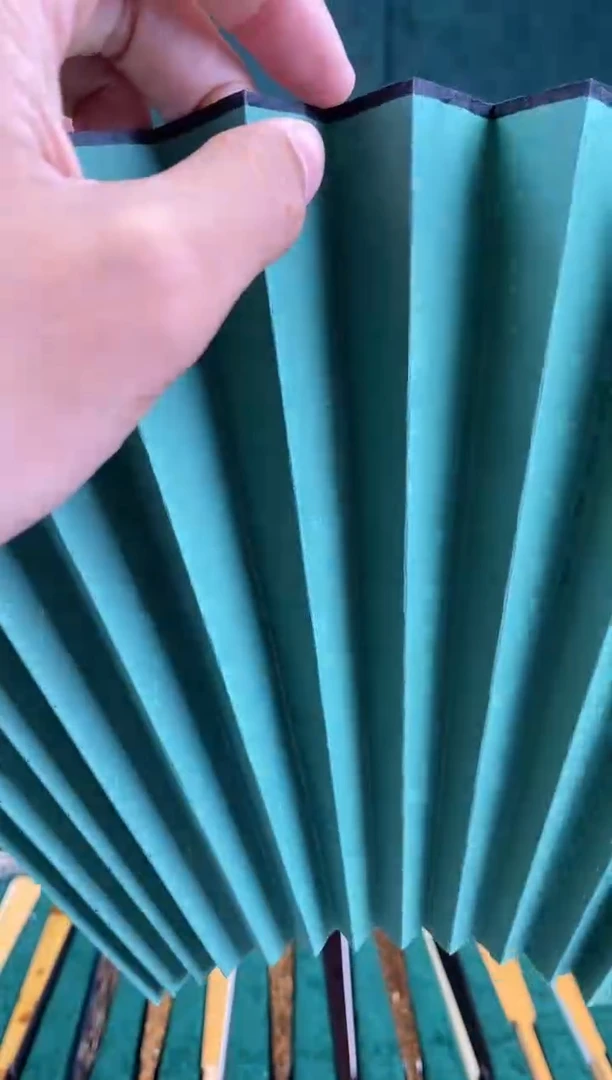 扇子定两张金银混撒一张蓝一张绿