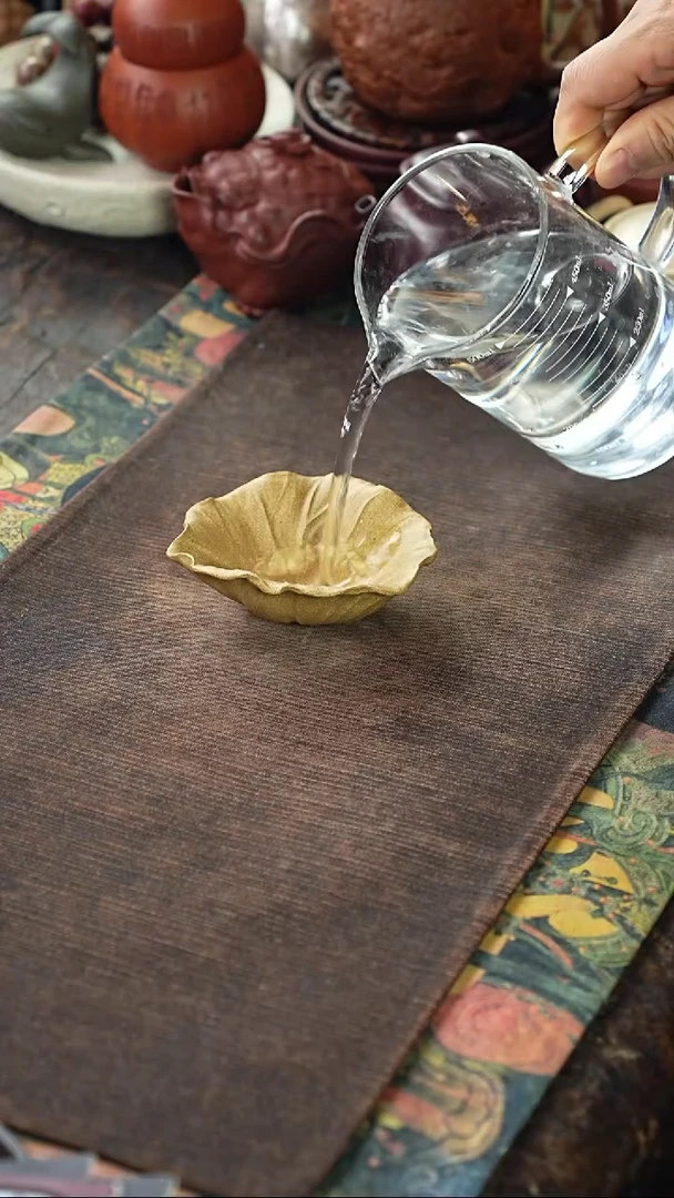 黄段创意荷叶紫砂杯