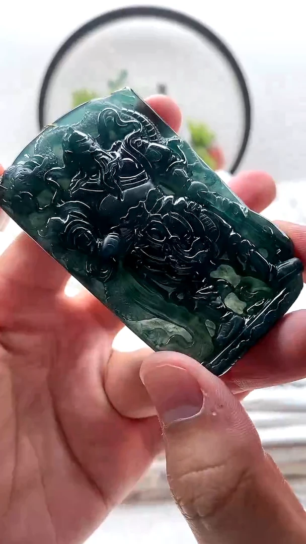 颈饰未镶嵌翡翠关公