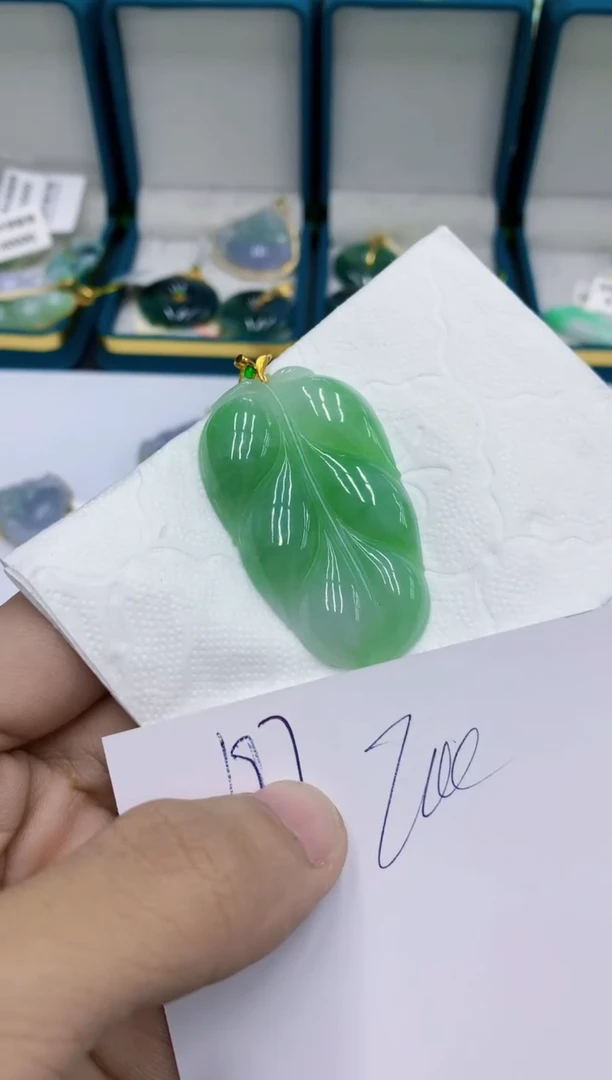 颈饰18K金镶嵌翡翠11111111111