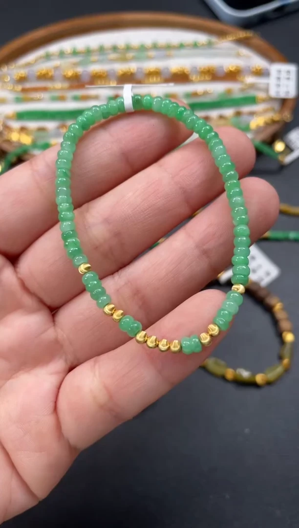 套链18K金镶嵌翡翠一条   P158