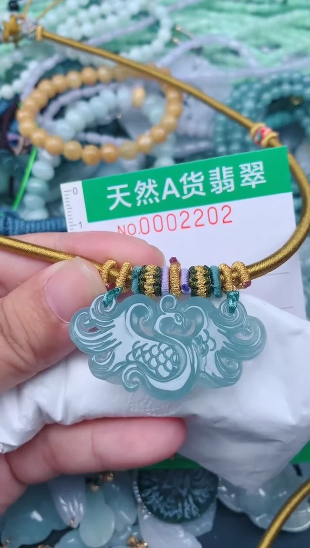 翡翠未镶嵌颈饰.0002202