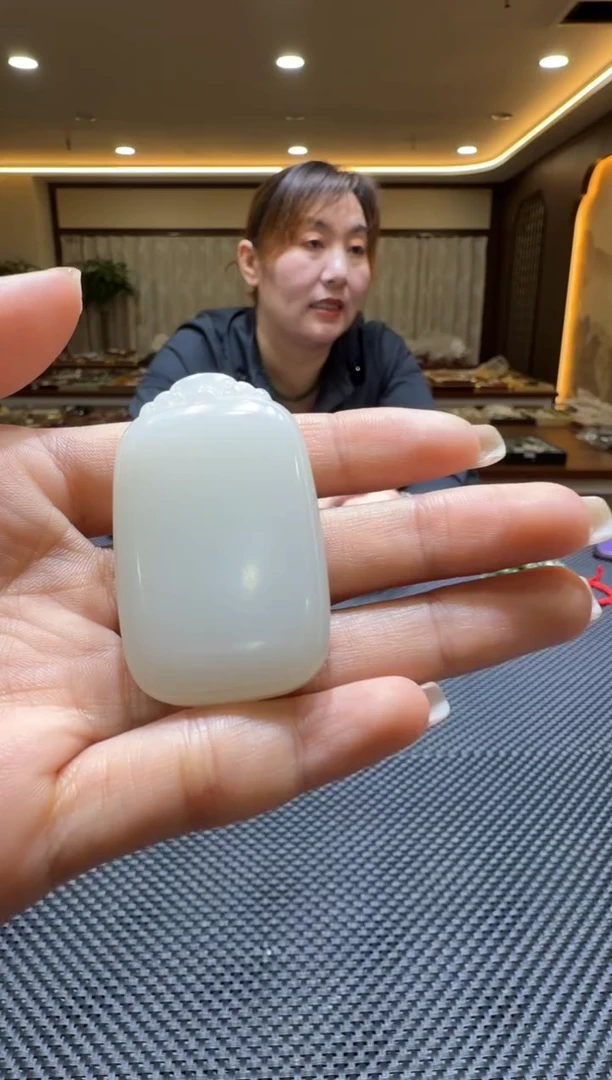 颈饰未镶嵌和田玉挂件