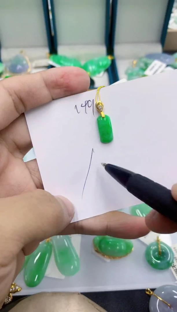 颈饰未镶嵌翡翠翡翠