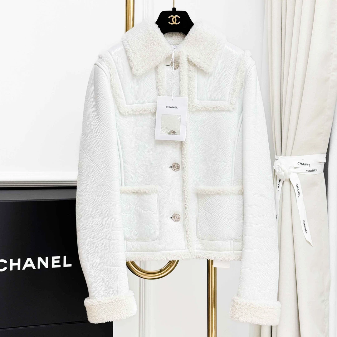 99新 Chanel/香奈儿 36码 21B白色皮毛一体翻领长袖外套
