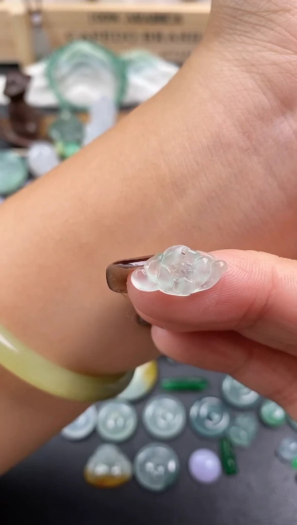 颈饰未镶嵌翡翠荷花