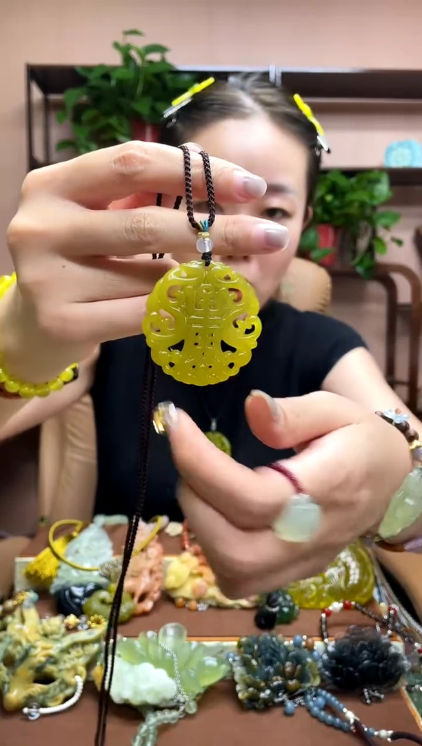 未镶嵌岫玉吊坠多样性发货发其中之一