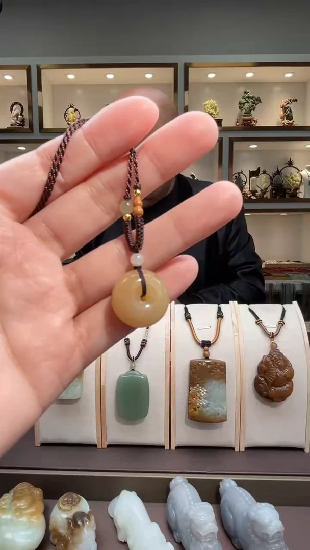 颈饰未镶嵌和田玉苏