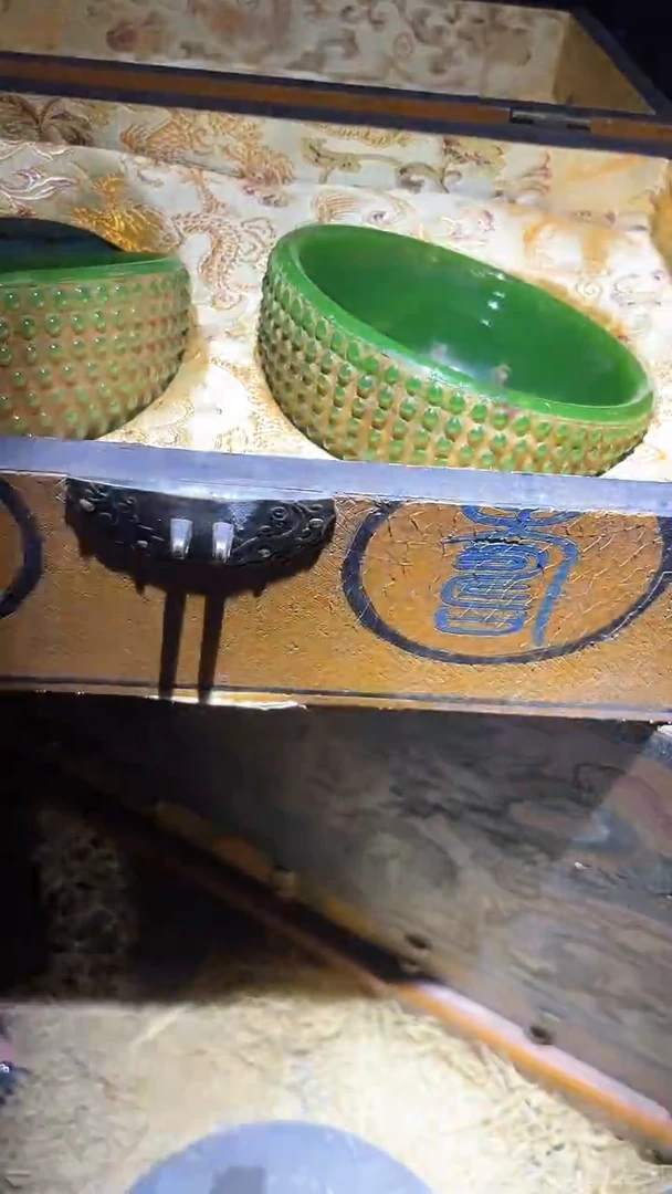 和田玉未镶嵌摆件碧玉碗一对