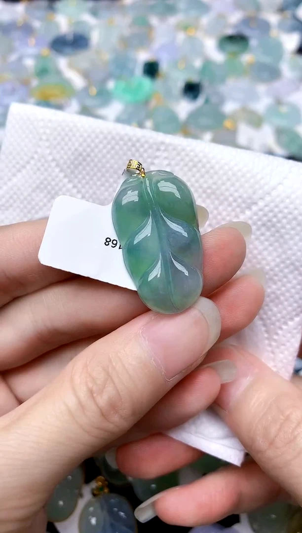 颈饰18K金镶嵌翡翠天然A货翡翠