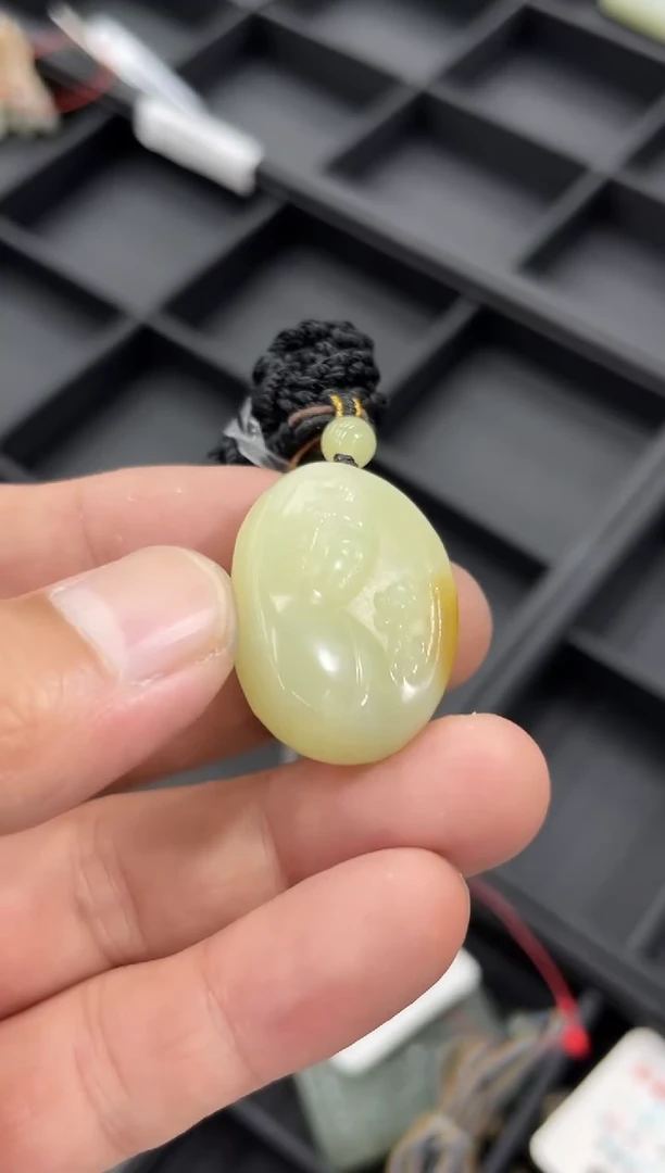 吊坠(不含链)未镶嵌和田玉若羌糖黄 观音