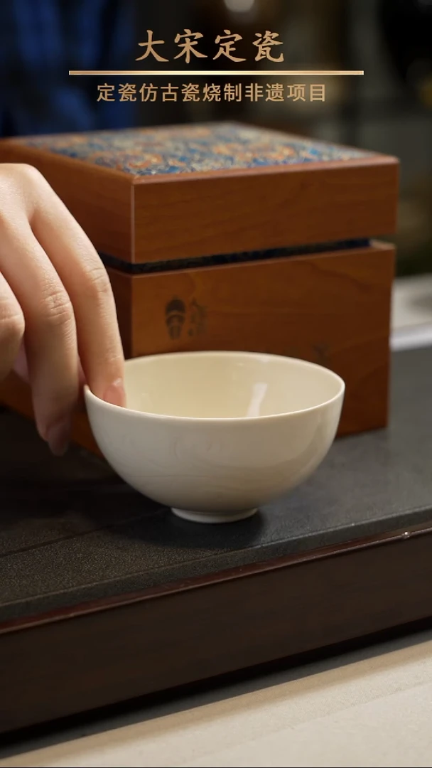 杯子微瑕纯手工缠枝莲瓣纹