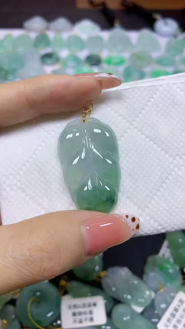 颈饰18K金镶嵌翡翠天然翡翠A货