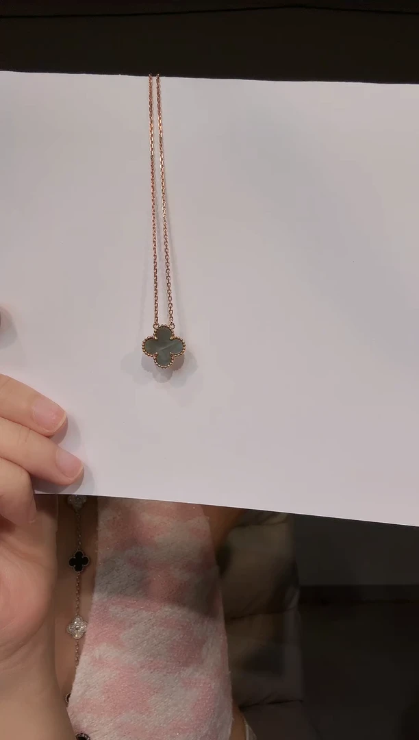 项链贝壳（贝母）18K金镶嵌灰贝四叶草项链