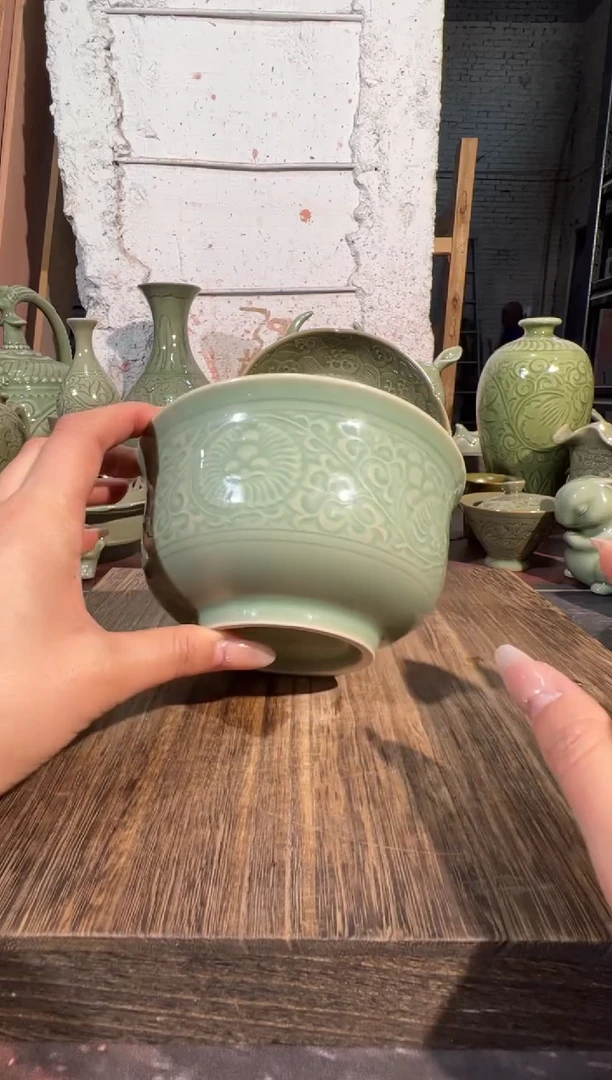 耀州窑菊纹6寸碗一只