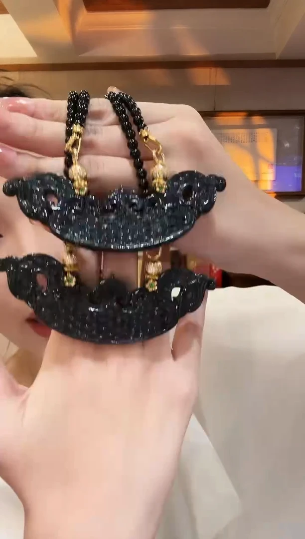 翡翠未镶嵌颈饰多样性发其一