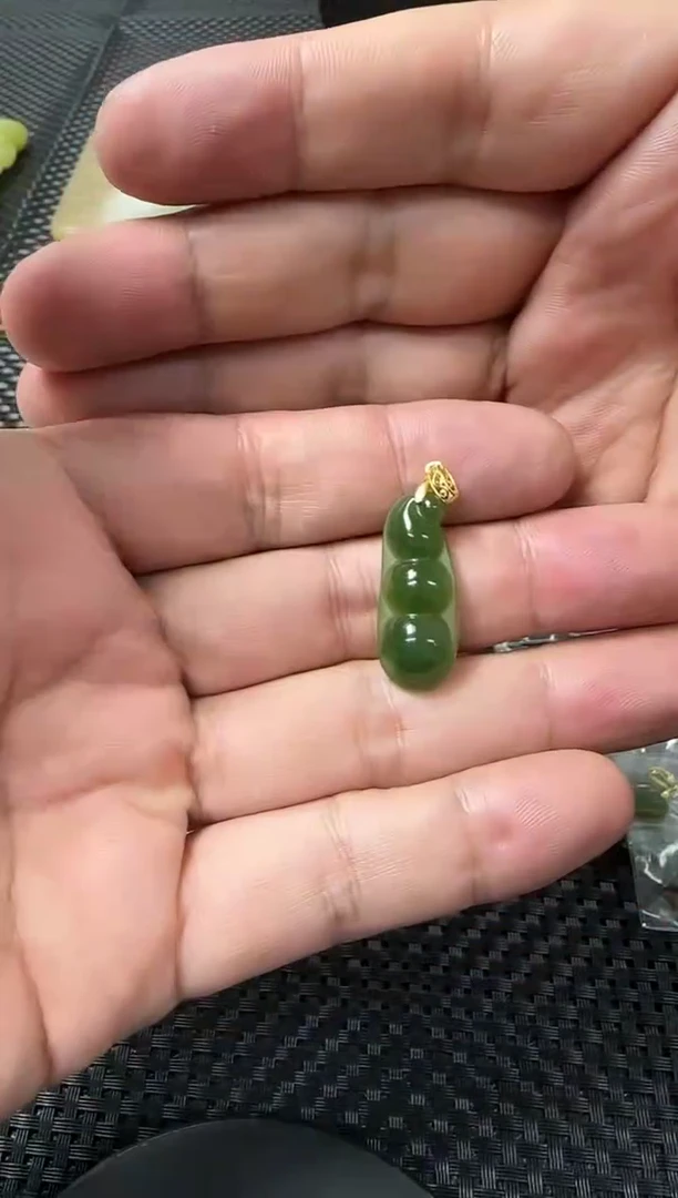 吊坠(不含链)银S925镶嵌和田玉和田玉碧玉四季豆多样性发其一