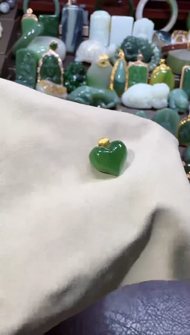 18K金镶嵌和田玉挂件【宏0102】52