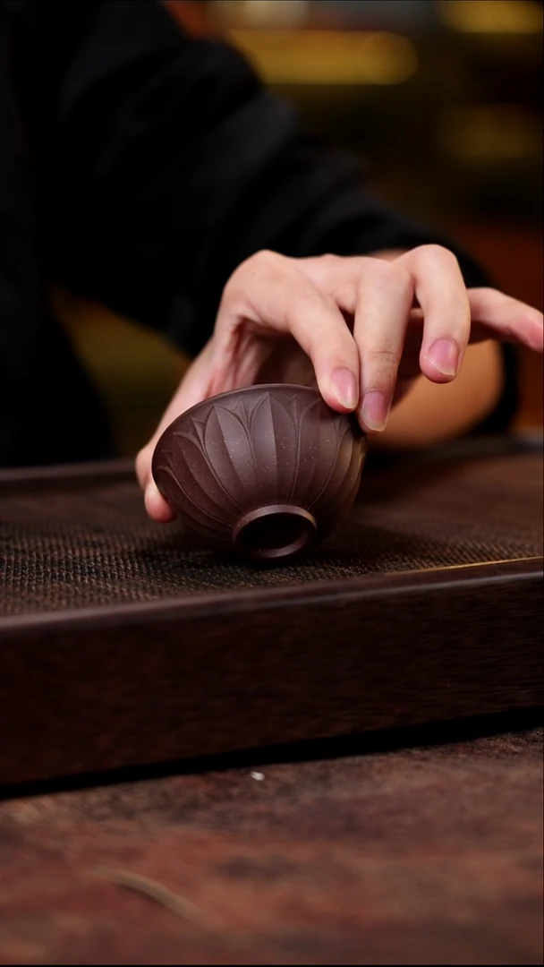 紫砂紫玉金砂莲花杯