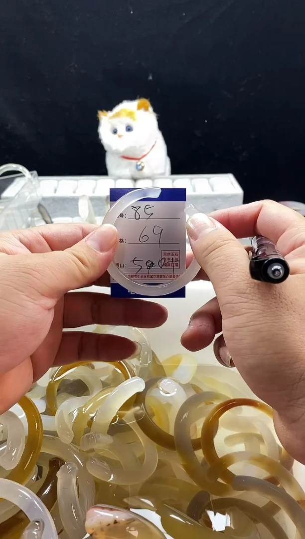 玛瑙/玉髓手镯未镶嵌85