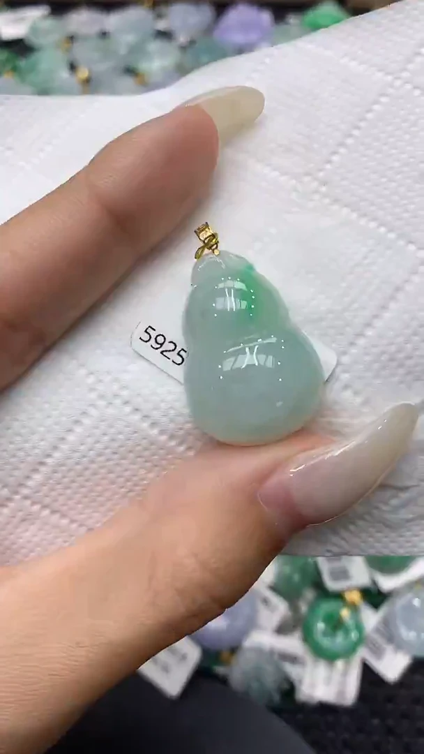 颈饰18K金镶嵌翡翠11111111111